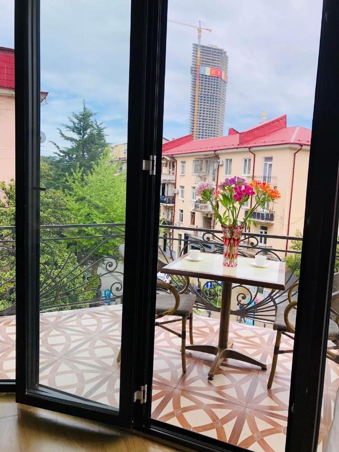 Eiffel Hotel バトゥーミ エクステリア 写真