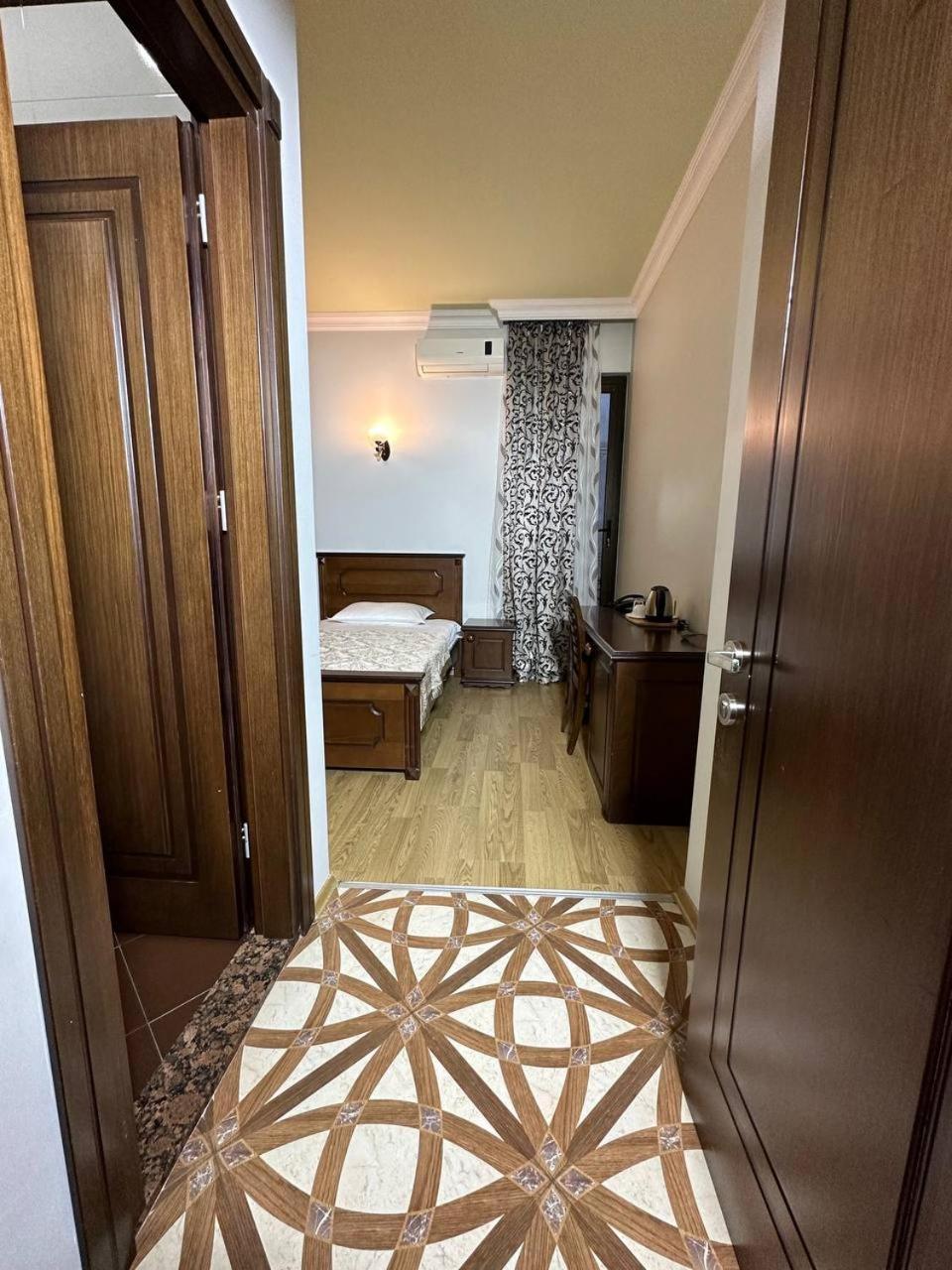Eiffel Hotel バトゥーミ 部屋 写真